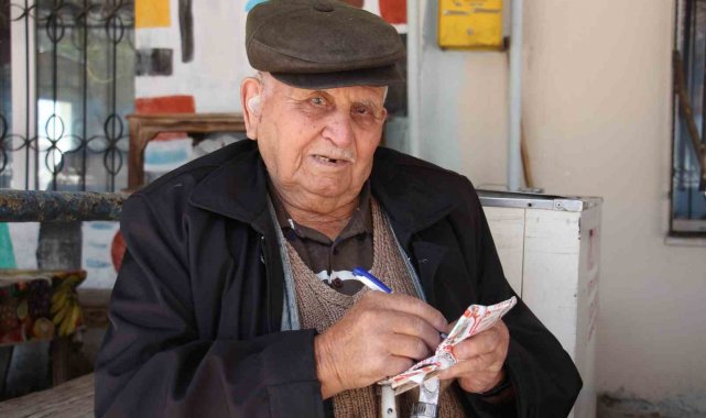 Dedeköy'ün 93'lük delikanlısı sağlığını çalışmaya borçlu