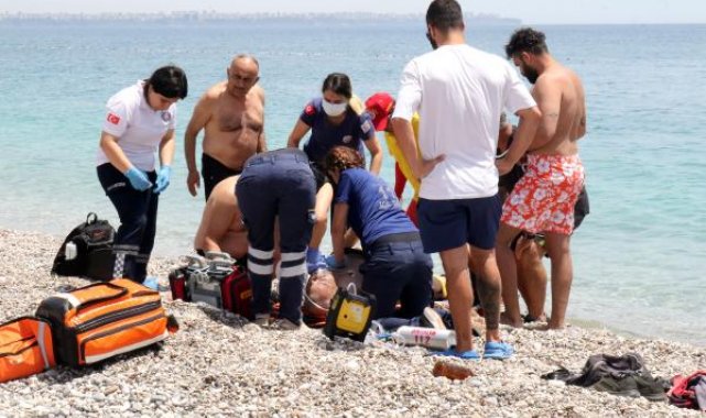 Denizde hareketsiz görrüğü kişiyi boğulmaktan kurtardı