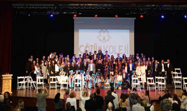 Denizli Çözüm Kolejinde mezuniyet coşkusu yaşandı