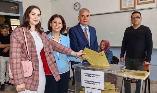 Denizli'de siyasiler oylarını kullandı
