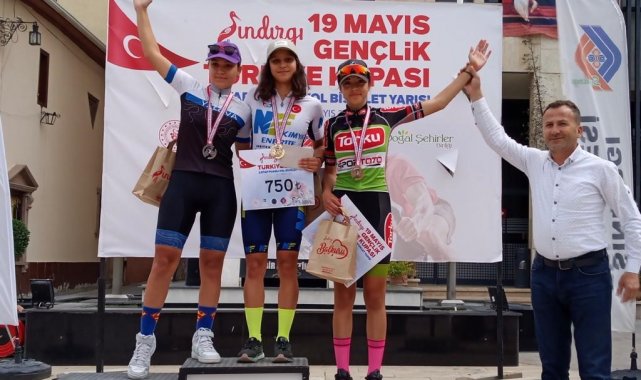 Denizlili bisikletçiler Balıkesir ve Bodrum'dan ödüllerle döndü