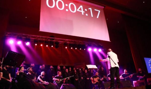 Depremde 7 üyesini kaybeden Antakya Medeniyetler Korosu, Edirne'de konser verdi