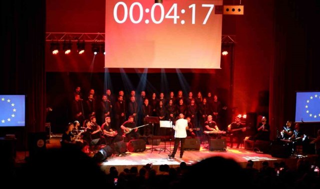 Depremde 7 üyesini kaybeden Antakya Medeniyetler Korosu hem ağladı hem ağlattı