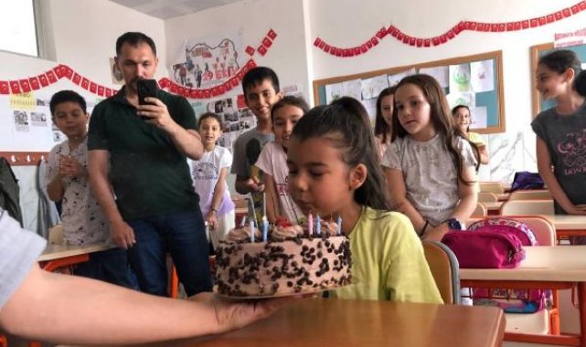 Depremde annesini ve ağabeyini kaybeden Feriha'ya doğum günü sürprizi