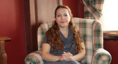 Depremzede yazar 'Bağ' ile ödül aldı