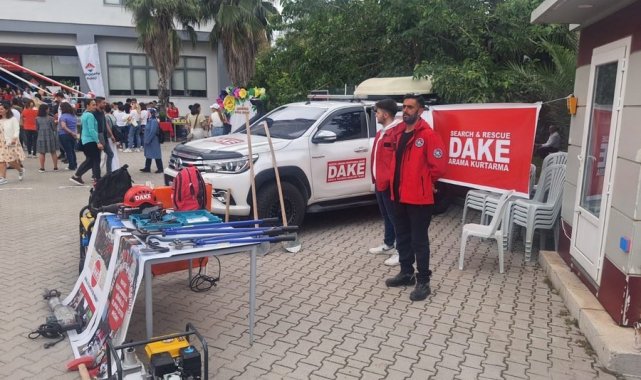 Depremzedeler için açılan panayırda DAKE'de yer aldı