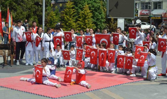 Develi'de 19 Mayıs kutlamaları renkli görüntülere sahne oldu