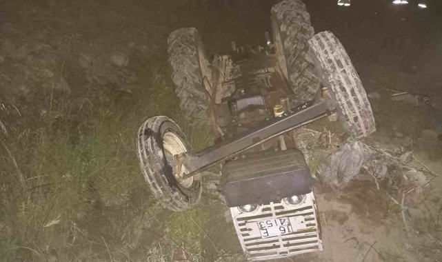 Devrilen traktörün altında kalan sürücü hayatını kaybetti
