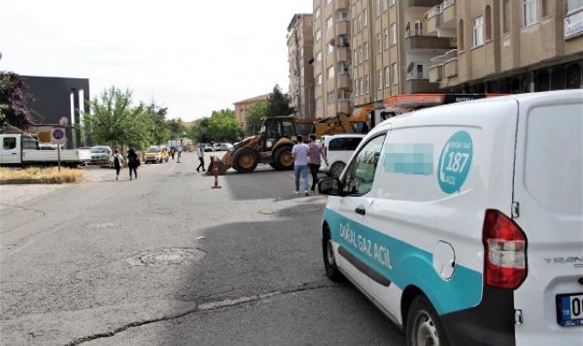 Diyarbakır'da altyapı çalışması sırasında doğal gaz borusu patladı