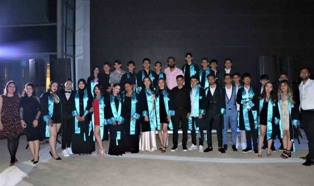 Diyarbakır'da Radikal Okulları 64 öğrenciyi mezun etti