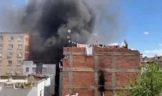 Diyarbakır'da züccaciye deposunda yangın