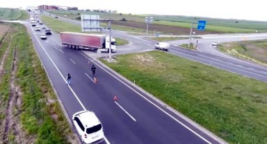 Dronla takip edilen TIR'da, 10 milyon liralık kaçak sigara ele geçirildi