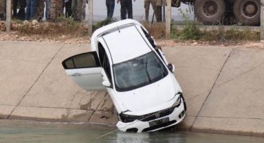 Düğüne gidenlerin otomobili kanala uçtu; 2 ölü, 1 yaralı, 1 kayıp