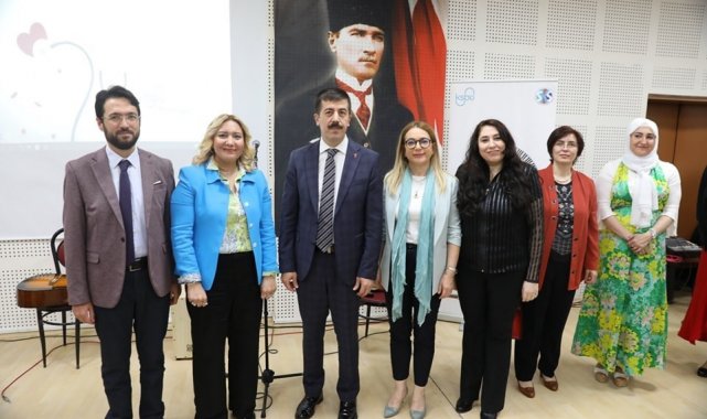 Dünya Ebeler Günü kutlandı