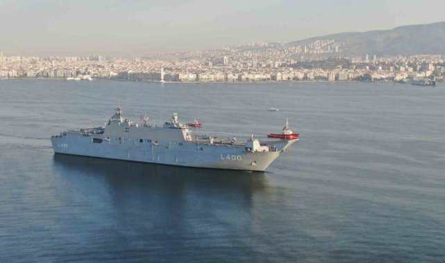 Dünyanın ilk silahlı insansız hava aracı İzmir'de, TCG Anadolu İzmir limanında havadan görüntülendi