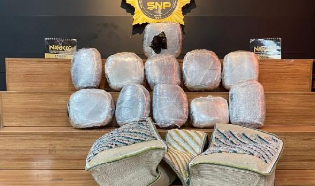 Durdurulan motosikletteki heybede 12 kilo esrar ele geçirildi