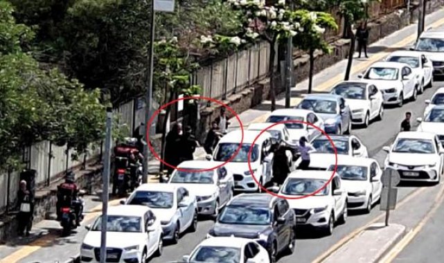Duruşma çıkışı, adliye önünde tarafların kavgası kamerada