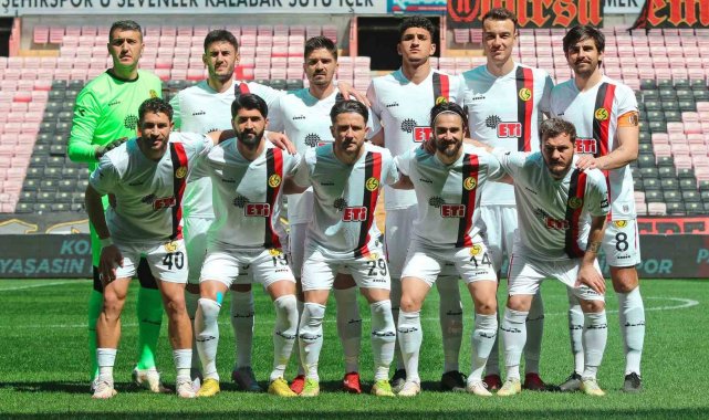 Efsane Eskişehirspor'un amatör lige düşmesiyle taraftarlar büyük üzüntü yaşadı
