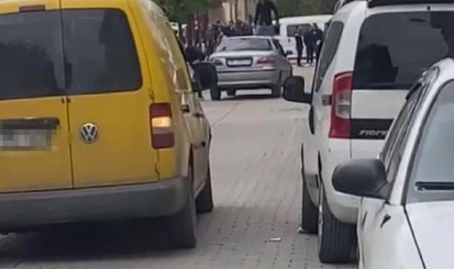 ek bilgi ve fotoğraf Sultangazi'de otomobili parçalayıp bıçakla dehşet saçtılar: 2 yaralı