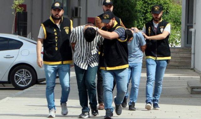 El bombasını, husumetlisiyle kavga eden kuzenine götürüyormuş
