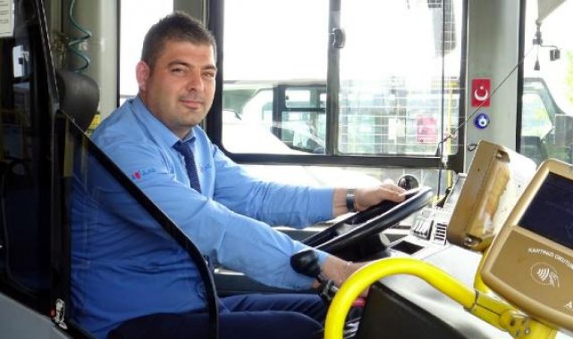 El freni çekilmeyen araç, camından içeri sarkan otobüs şoförünce durduruldu