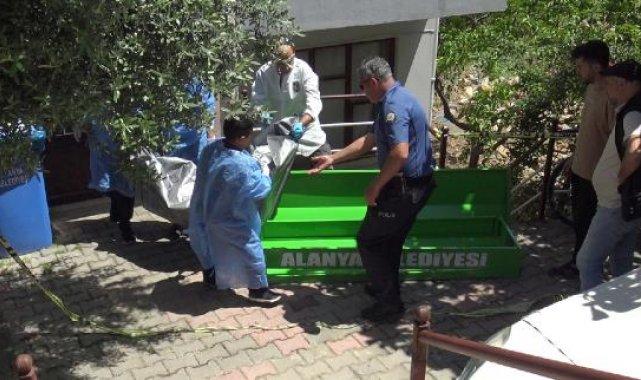 Elbise dolabında cansız bedeni bulundu, oğlu cinayet şüphelisi olarak aranıyor