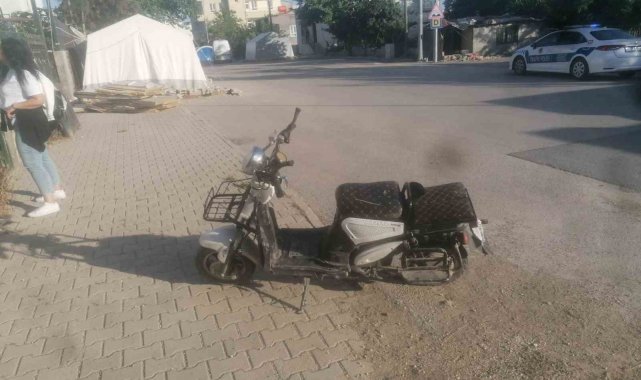 Elektrikli bisiklet park halindeki kamyona çarptı: 1 yaralı