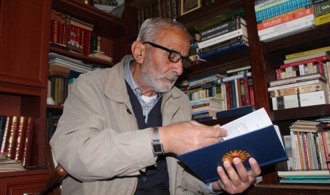 Emekli öğretmen 64 yıldır okuduğu kitapların kaydını tutuyor