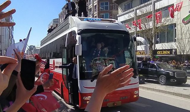 Erdoğan'a karanfilli karşılama