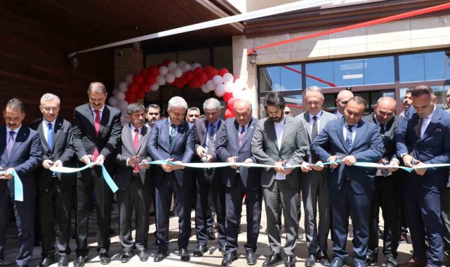 Erzincan'da tarihi müze ve 24 saat açık olacak kütüphanenin açılışı yapıldı