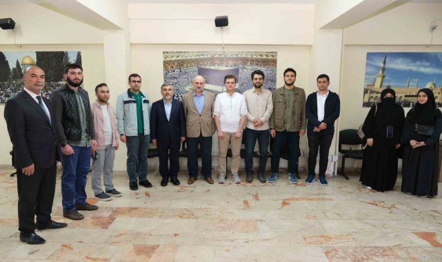 Erzincan'da üniversite okuyan geçler umre yolunda