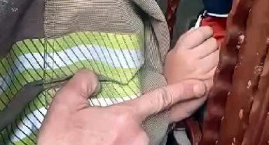 Esenyurt'ta eline demir çubuk saplanan çocuk kurtarıldı