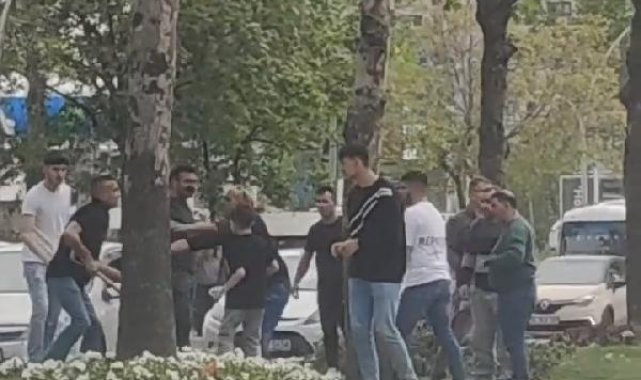 Esenyurt'ta yol ortasında kürekli sopalı kavga kameralara yansıdı