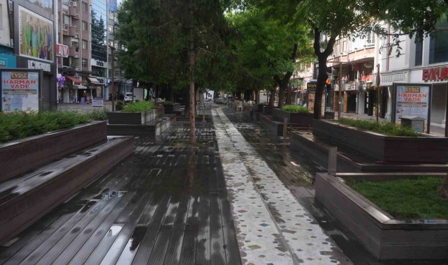 Eskişehir'de cadde ve sokaklarda 2. tur sessizliği hakim