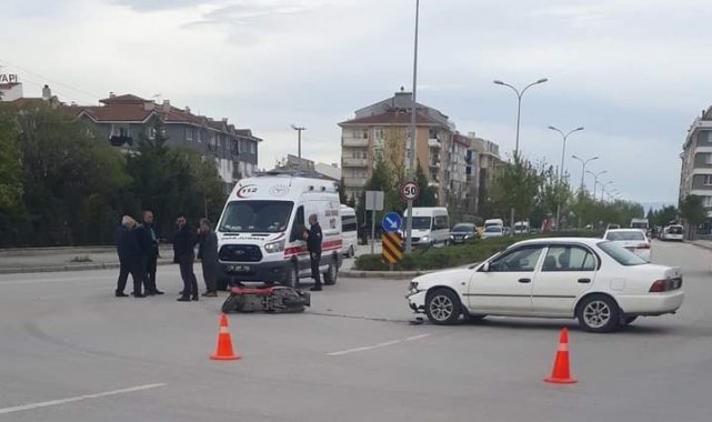 Eskişehir'de motosikletli kurye ile otomobil çarpıştı, 1 yaralı