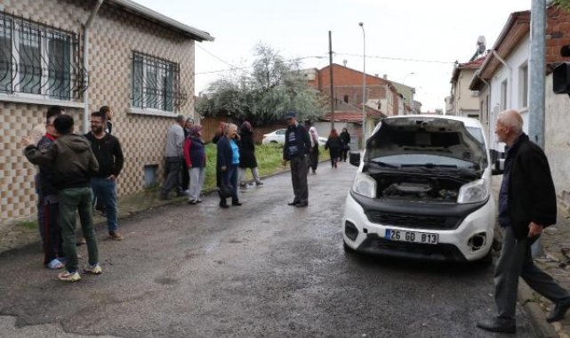Eskişehir'de yıldırım düştü; 1 araç ile 100 evin elektrik tesisatı zarar gördü