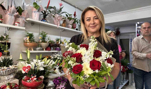 Eskişehirliler oy kullandıktan sonra çiçekçilerde soluğu aldı