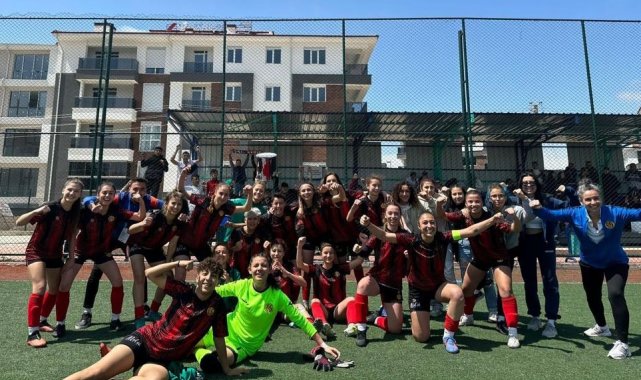 Eskişehirspor farklı kazanarak play-off'u garantiledi