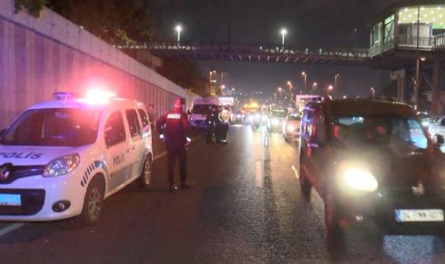 Eyüpsultan'da emniyet şeridinde yürüyen yayaya çarpan otomobil kaçtı: 1 ölü