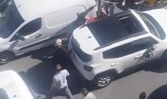 Eyüpsultan'da trafikte sopalı yol verme kavgası kamerada