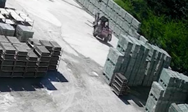 Forkliftin altında kalan genç hayatını kaybetti