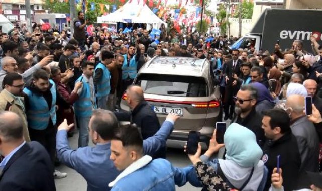 Gaziosmanpaşa ve Avcılar'da sergilenen Togg'lara yoğun ilgi