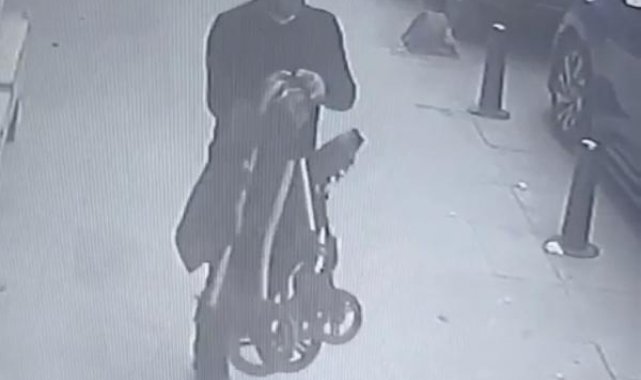 Gaziosmanpaşa'da meyve dolu kasaları çalan şüpheliler kamerada
