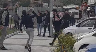 Gaziosmanpaşa'da taşlı, sopalı kavga: mahalle savaş alanına döndü