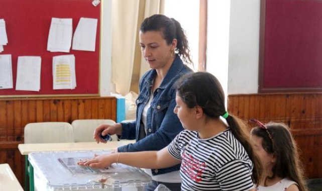 Geceleri 10 bin kişinin olduğu mahallede, 75 seçmen bulunuyor