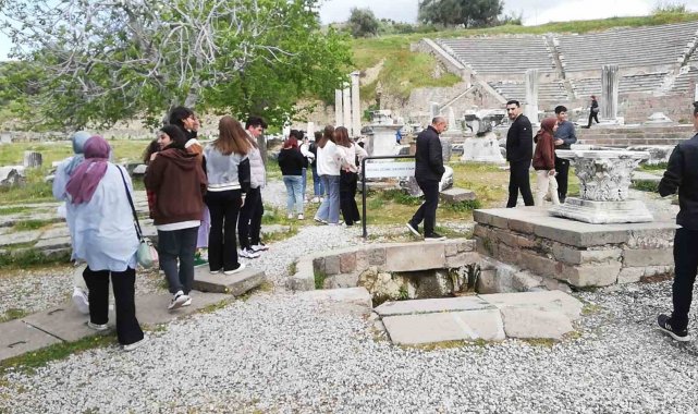 Gediz'de MNA Anadolu Lisesi öğrencileri ücretsiz Çanakkale gezisine götürüldü
