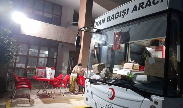 Gençler kan bağışında bulundu