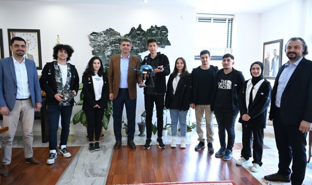 Gençlerin projesi performans ödülü kazandı