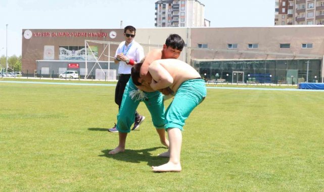 Gençlik Haftası'nda karakucak güreşleri düzenlendi