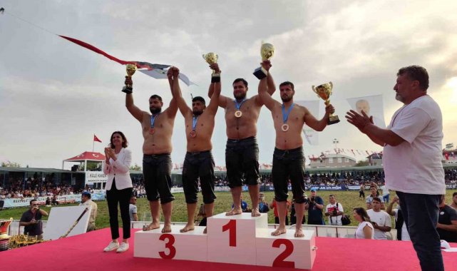 Gölcük Belediyesi pehlivanı Manavgat'ta şampiyon oldu